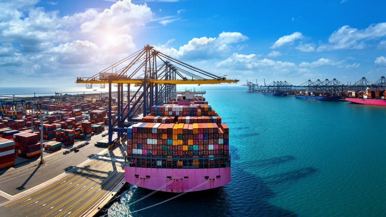 Cargo ship exporting industrial raw materials to the Middle East for infrastructure and manufacturing projects