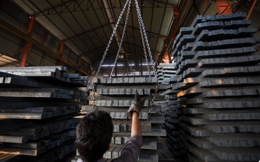 Digital platform transforming global metal trading operations. Steelbridge Export leveraging technology for metal procurement. Supply chain dashboard for global metal import and export solutions. EPCF model in action within digital metal trading industry. Modern warehouse integrated with digital logistics system.