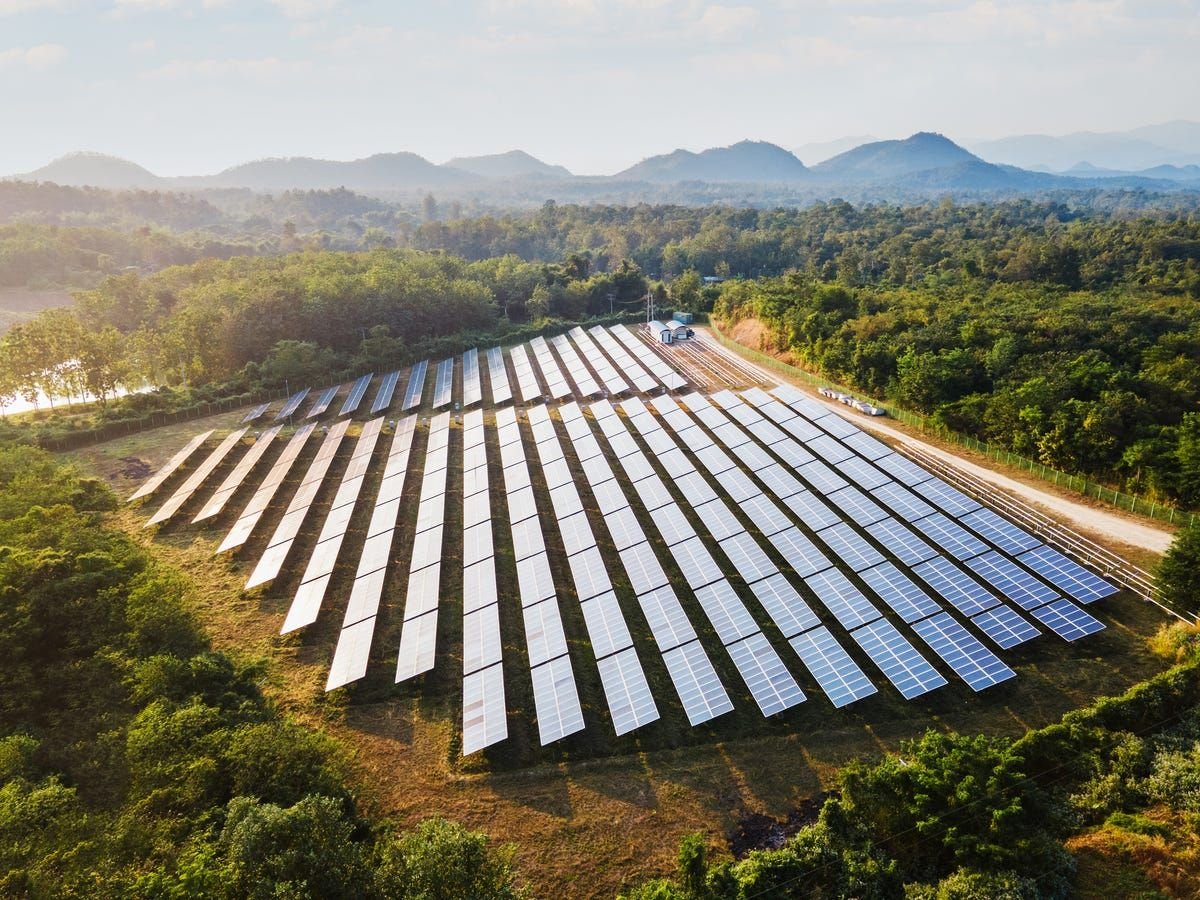 Industrial solar panels in a desert environment showcasing efficiency optimization and sustainable green investment.