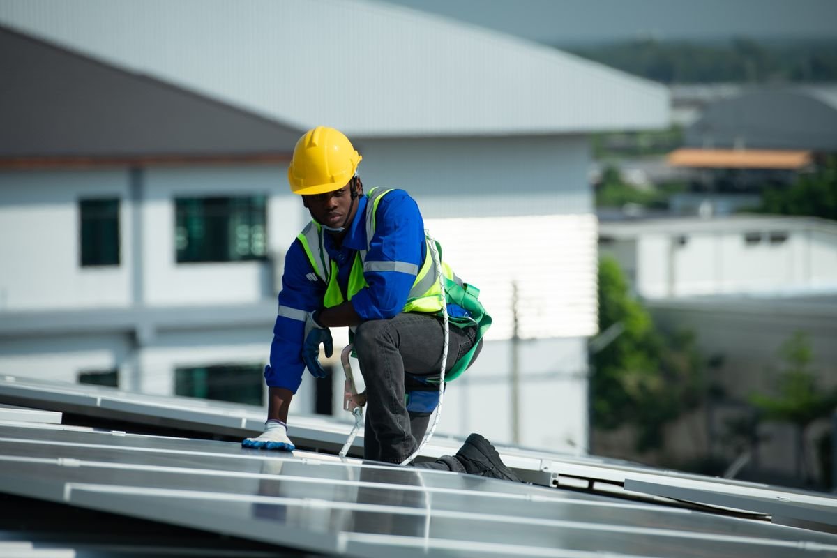 Complete guide comparing the best solar panel brands and trusted solar energy equipment suppliers for guaranteed ROI.